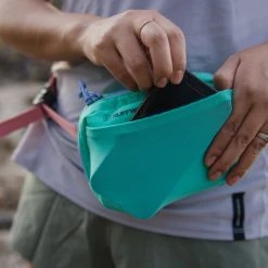 RuffWear Stash Bag Plus Tarvikelaukku, Mintunvihreä 21 RuffWear Stash Bag Plus Tarvikelaukku, Mintunvihreä -Muck Boot Shop ruffwear stash bag plus aurora teal 9
