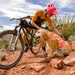 RuffWear Swamp Cooler Neck Gaiter Koirien Viilennyskauluri -Muck Boot Shop ruffwear swamp cooler neck gaiter salmon pinkblue mist 4