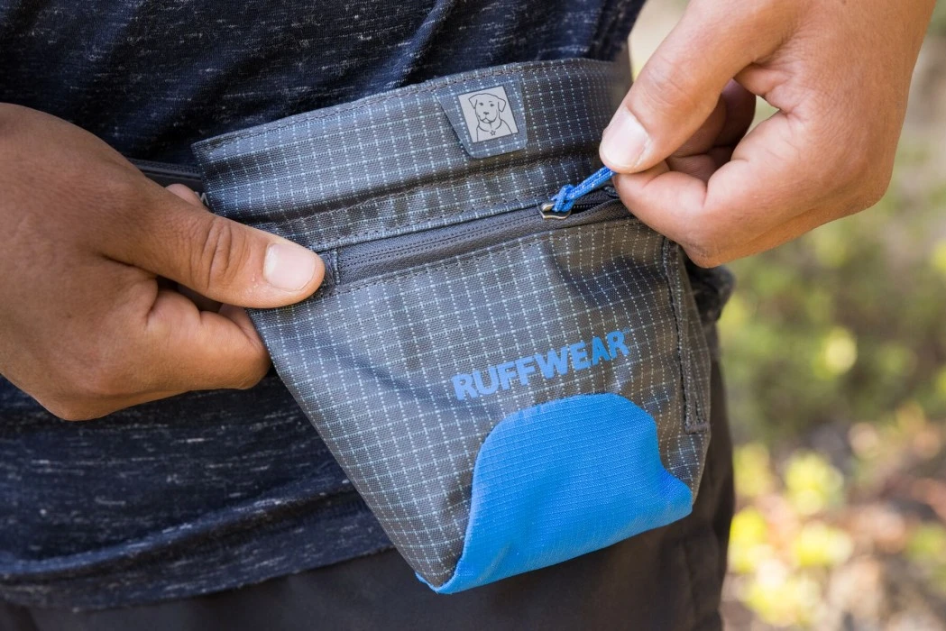 RuffWear Treat Trader Pouch Makupalapussi, Blue Pool 6 RuffWear Treat Trader Pouch Makupalapussi, Blue Pool - Image 6